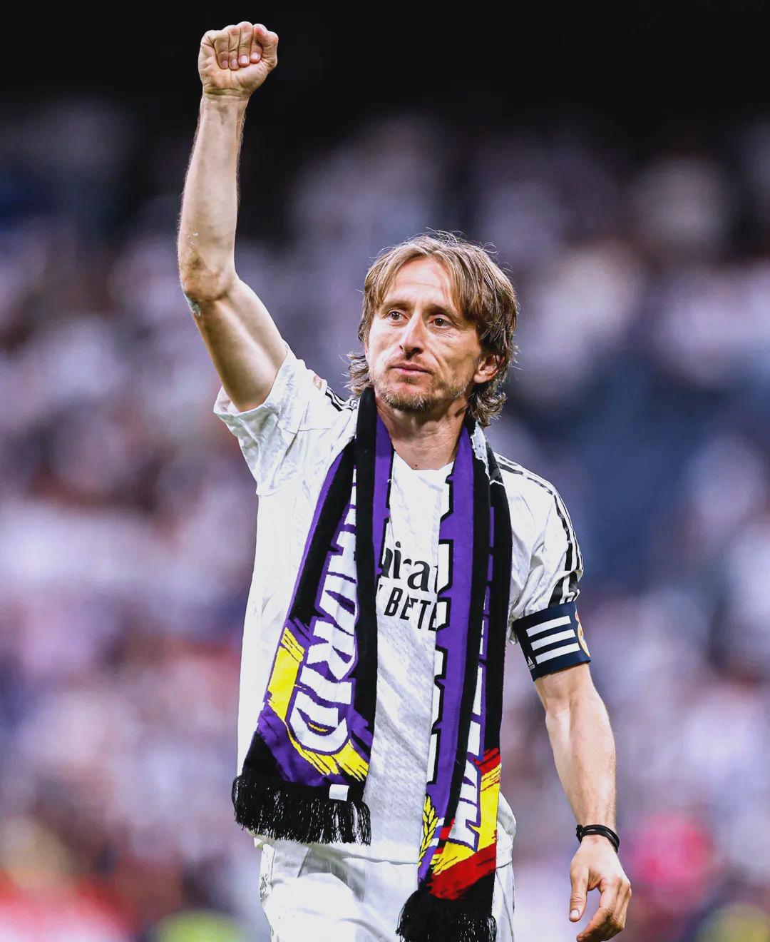 卖水果的小伙与哈兰德争英超金靴