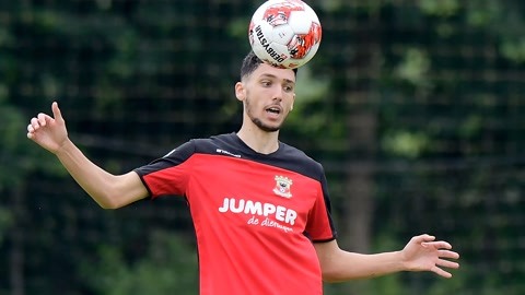 他迅速成为 他迅速成为